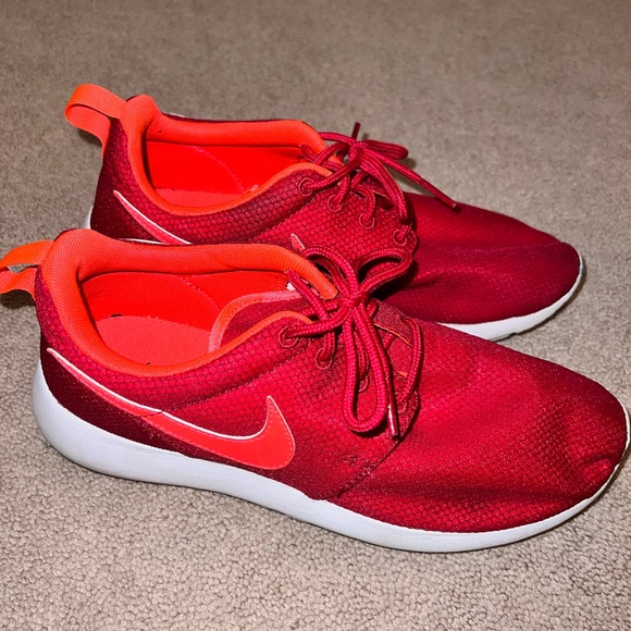 NIKE GS ROSHE RUN RED AND ORANGE - Picture 2 of 6